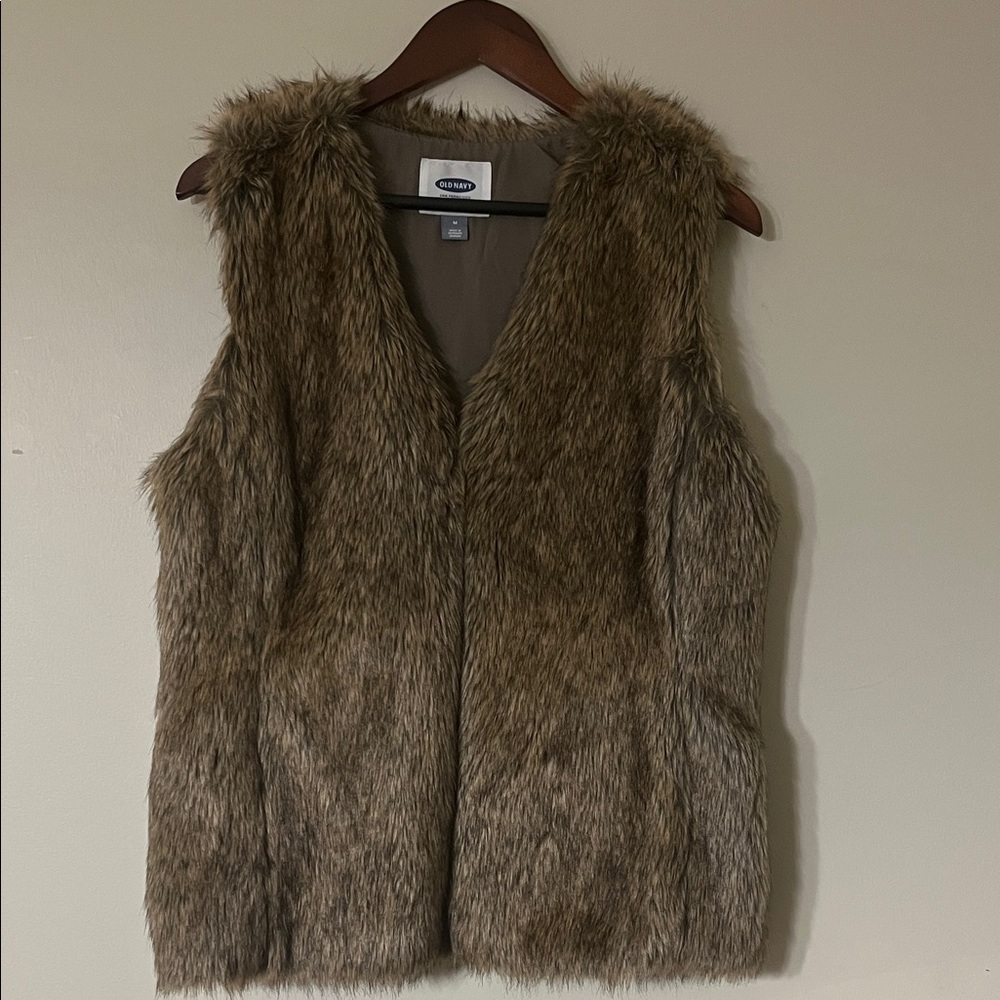 Old Navy Brown Faux Fur Vest Women’s Size Medium Sleeveless Cozy Layering